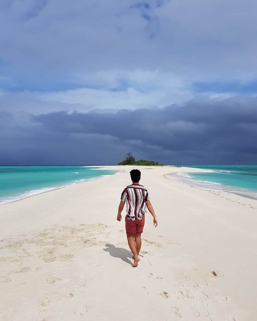 Best Hidden Beaches in the Philippines for Solo Travelers - Cresta de Gallo, Romblon