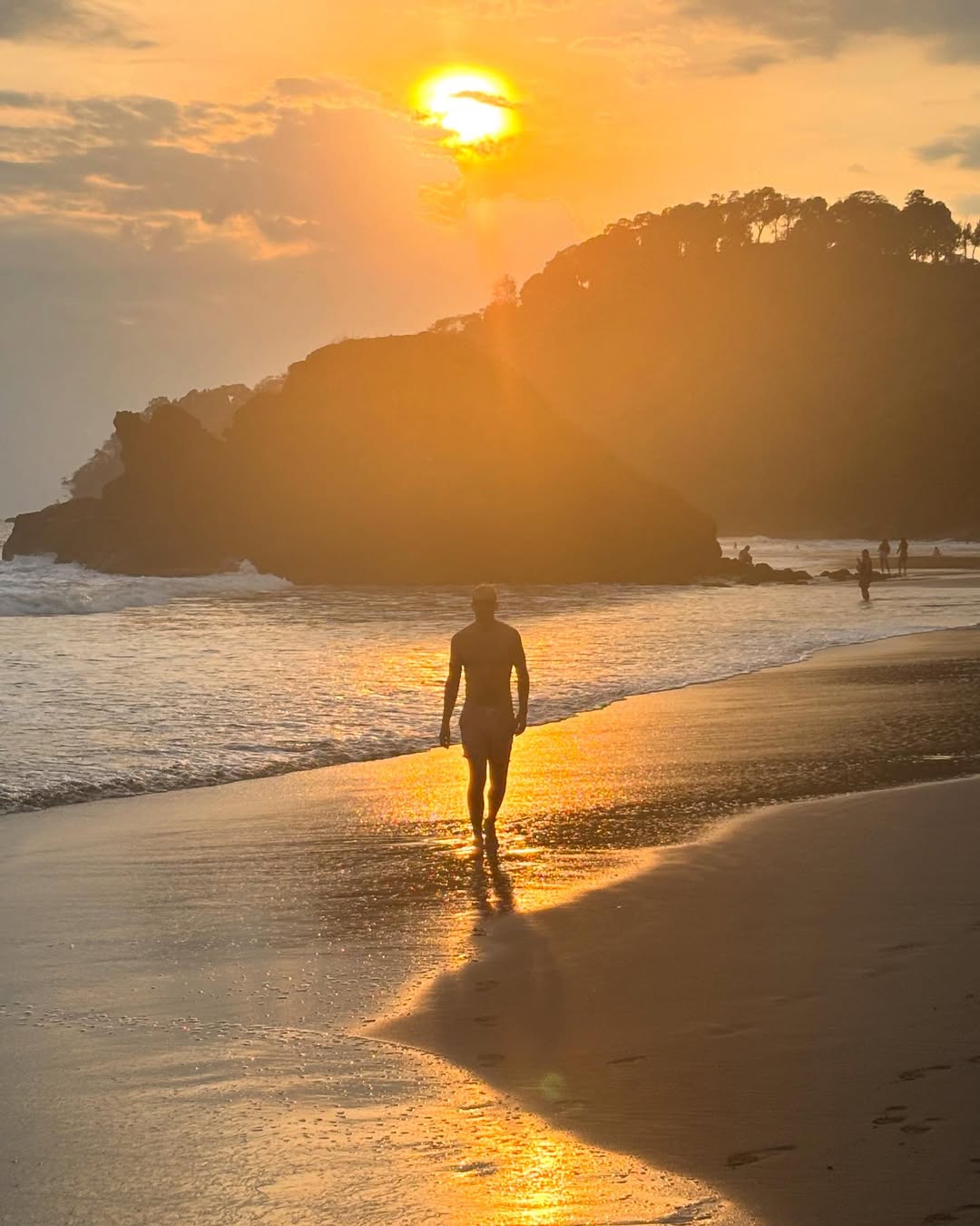 Place the sun behind you for a golden outline