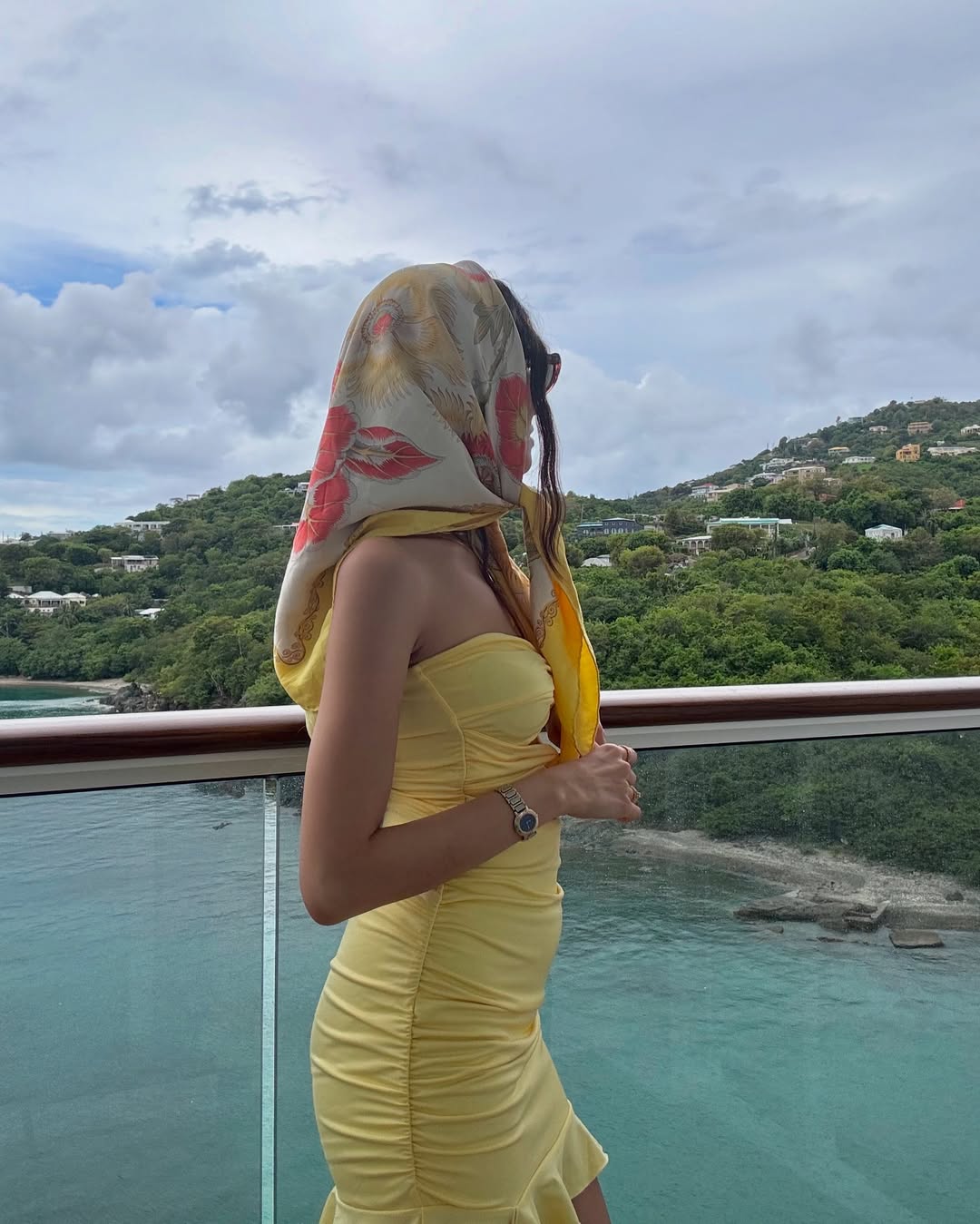 Bright prints for tropical nights