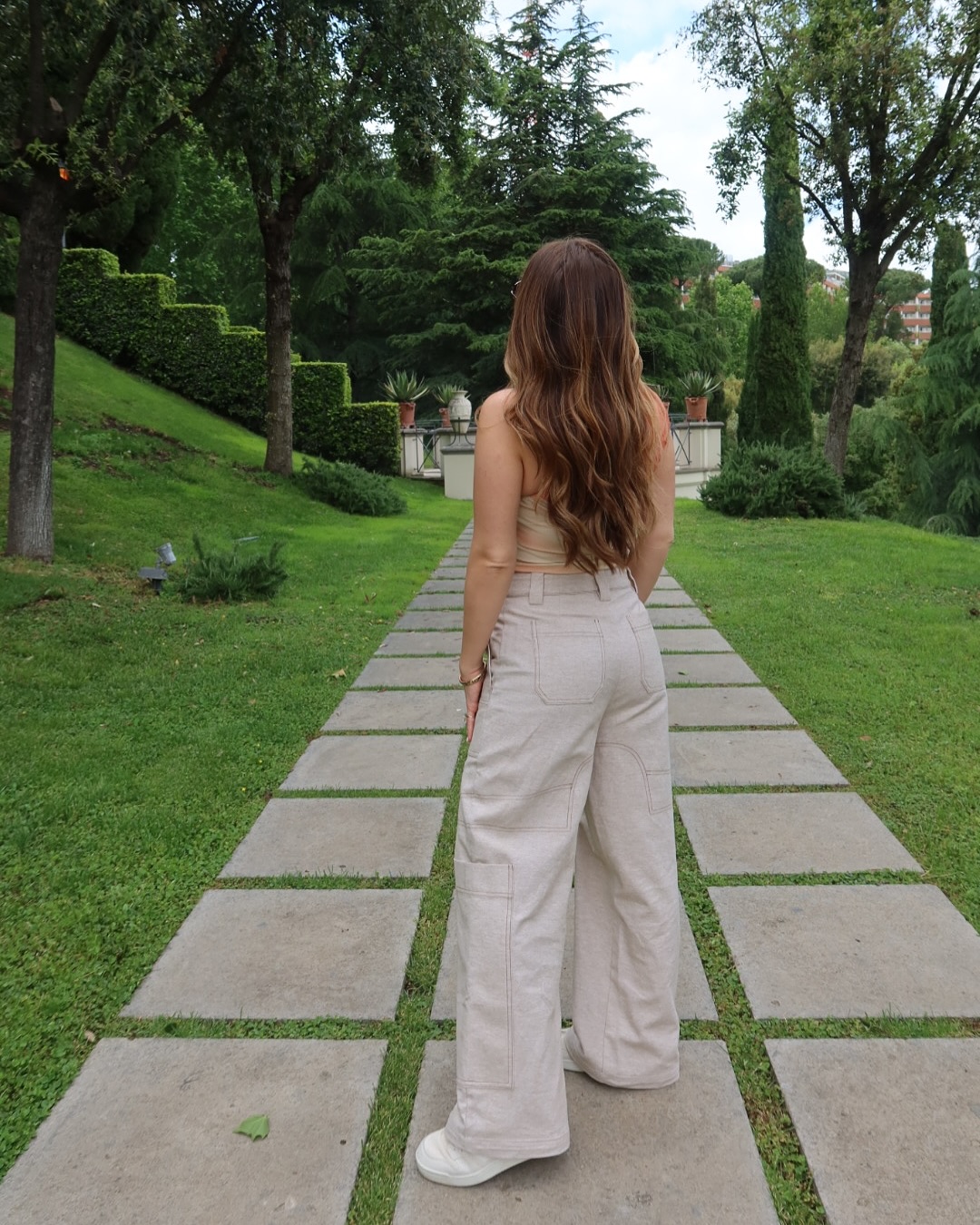 Comfortable linen dress with flat shoes are the best