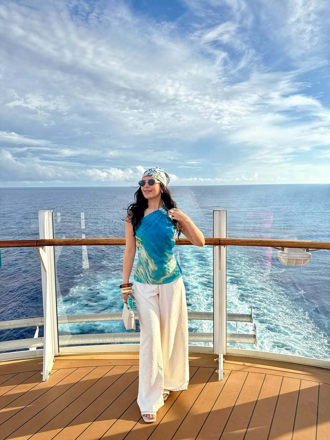 Sleeveless top paired with wide-leg linen pant