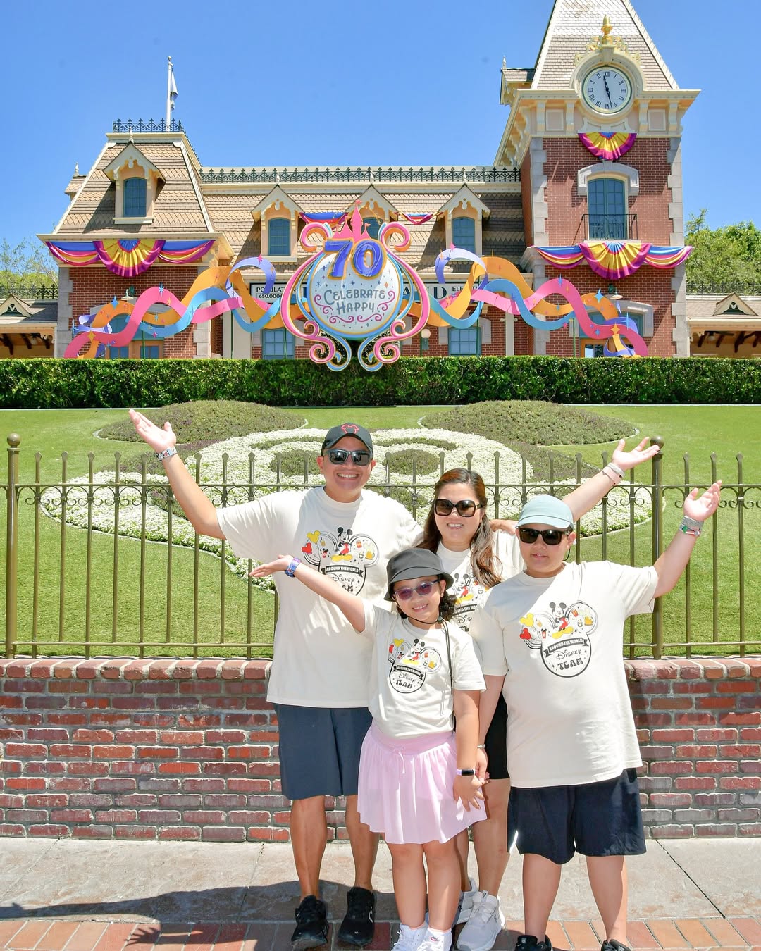 Wear light cotton tees and shades for comfort