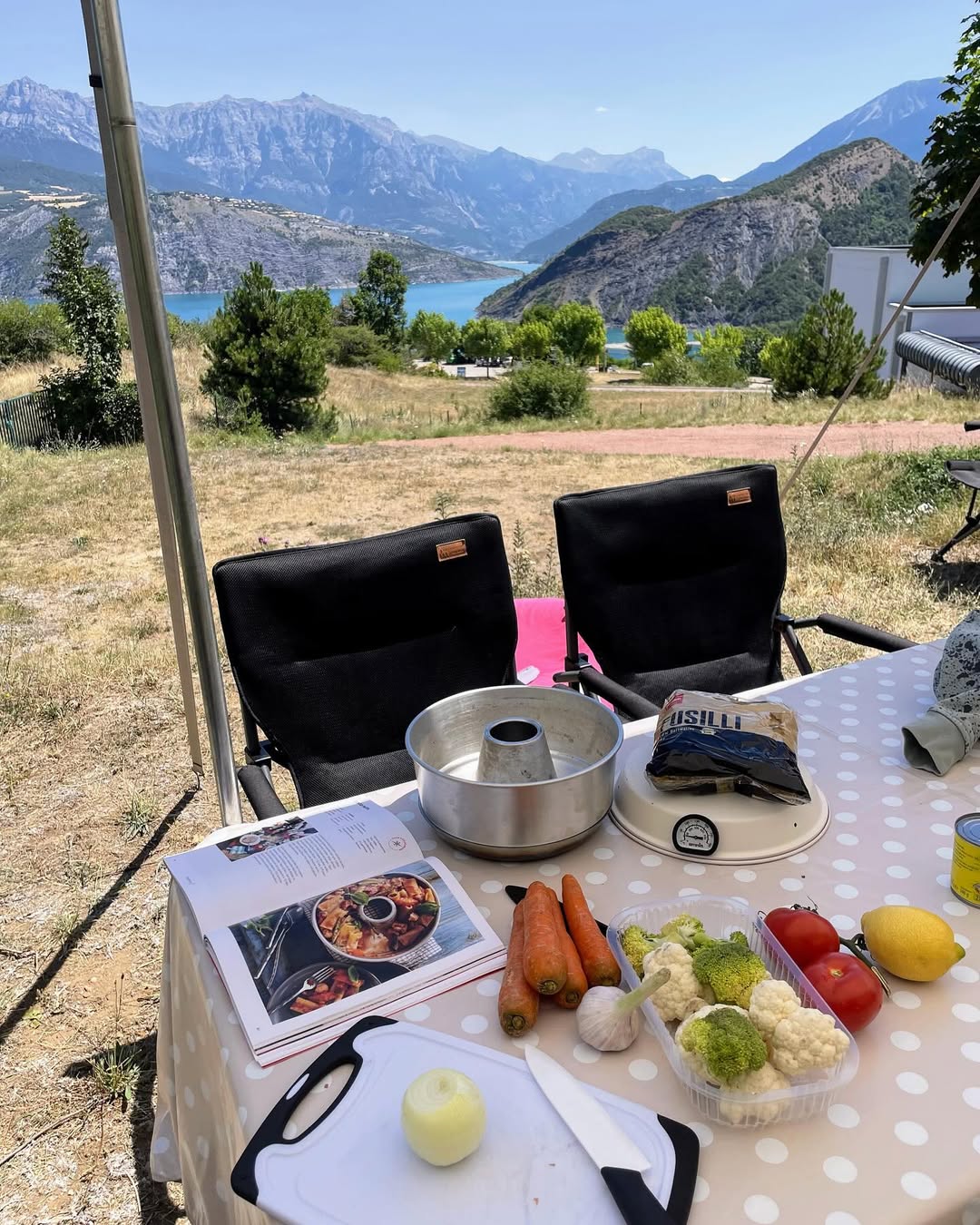 Simple kitchen setup when Glamping