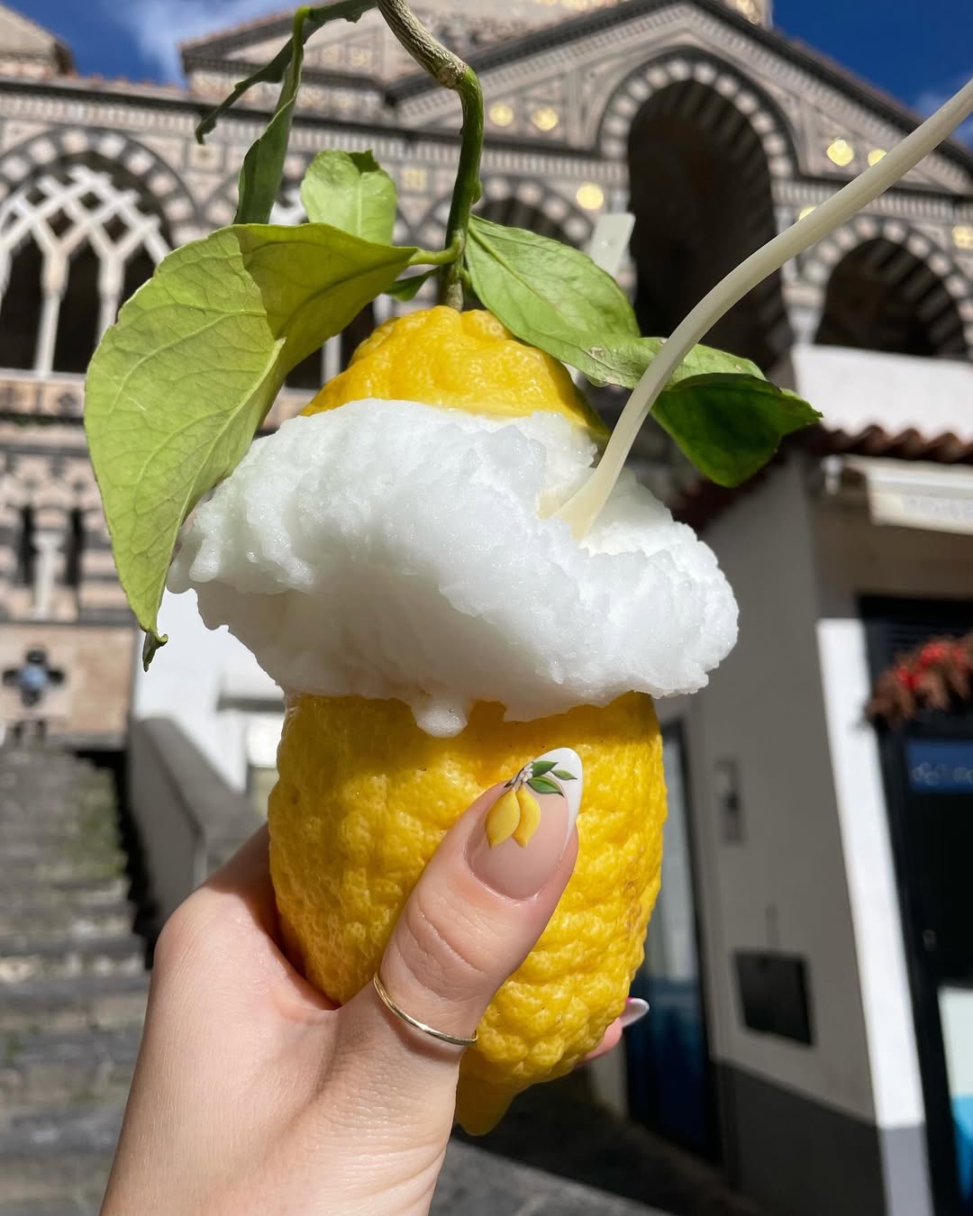 Image credit: instagram@hallowedbethynails